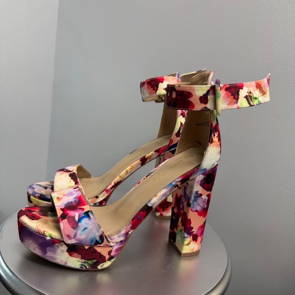 Spring Heels - Picture 2 of 4